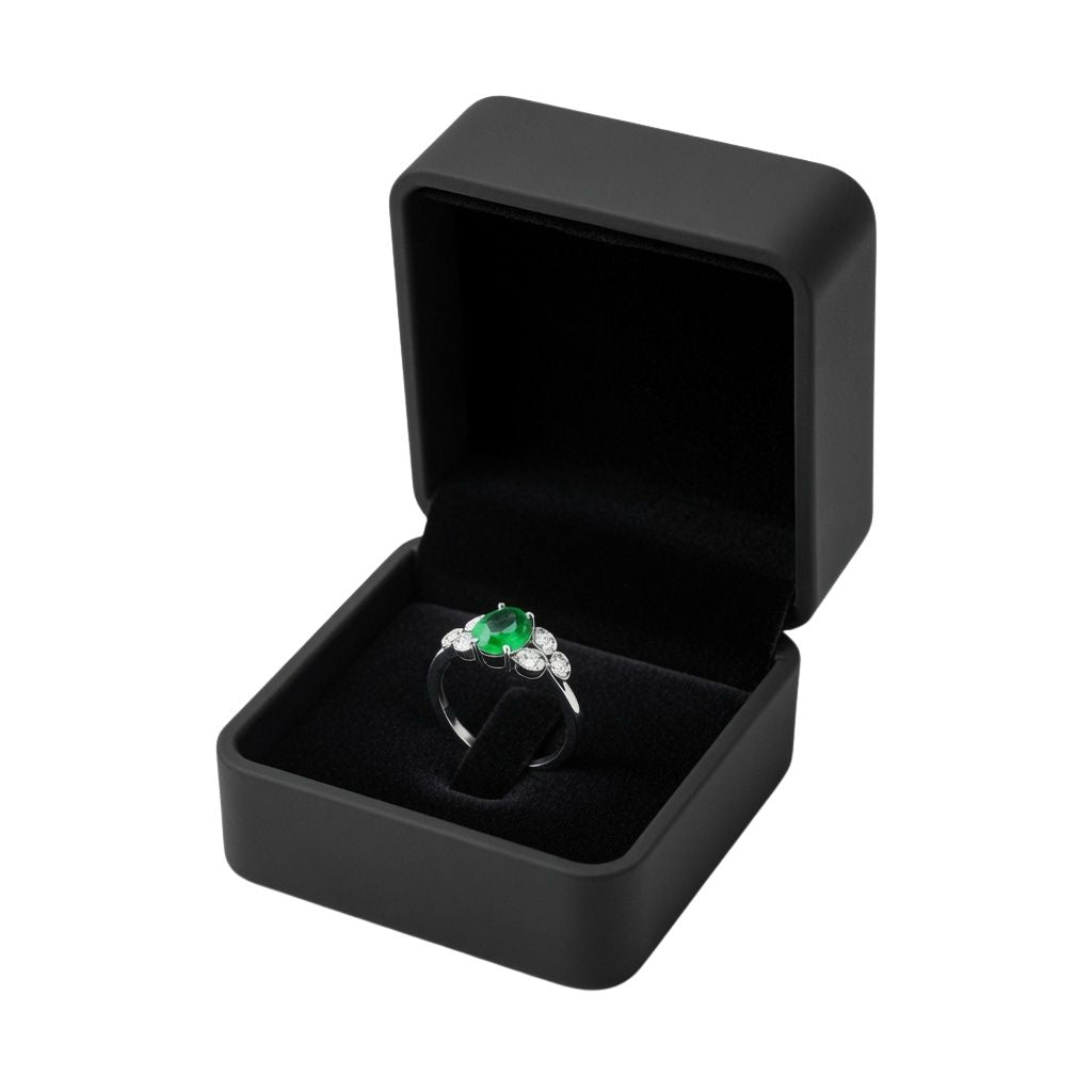 Green Emerald Diamond Ring